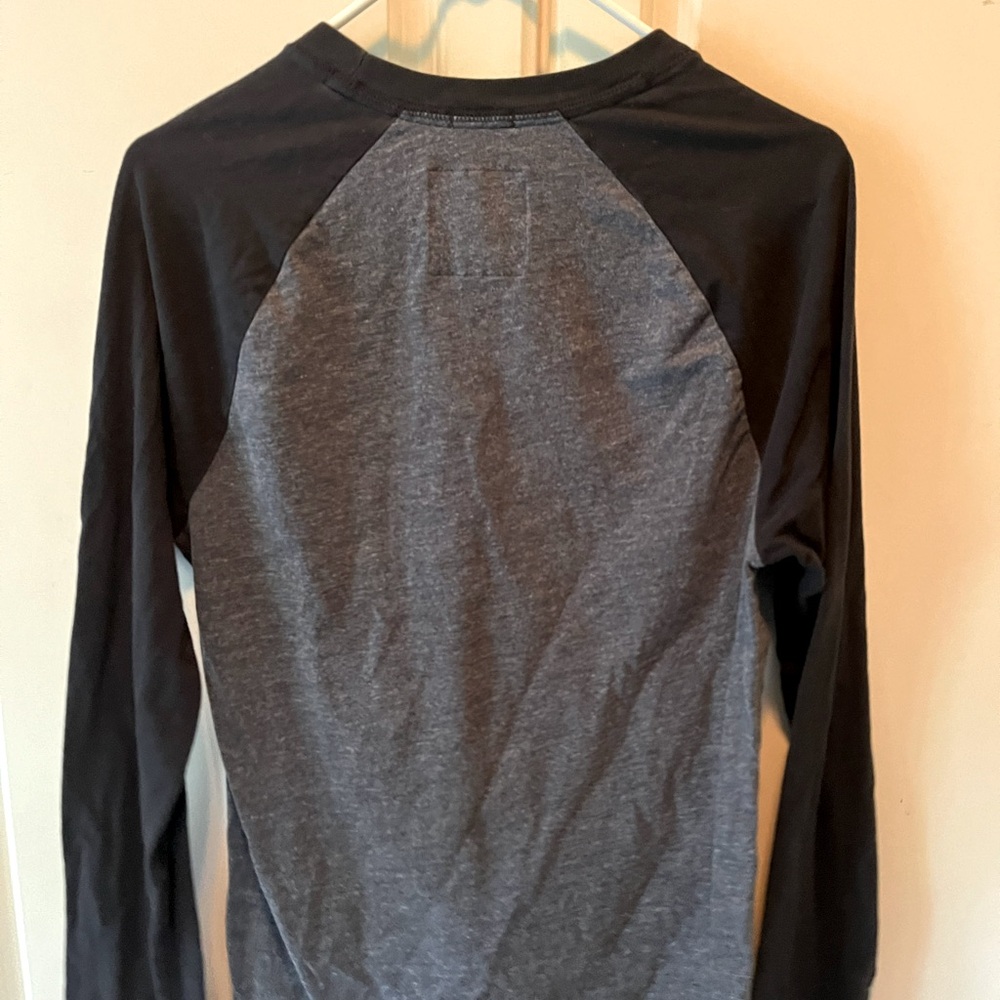 Abercrombie & Fitch long sleeve layering shirt, size large.